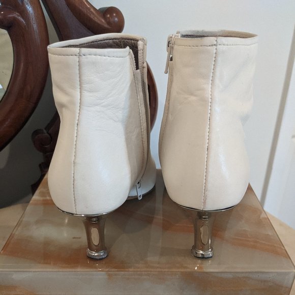 AGL Bootie Off-White Calf Leather with Metallic Kitten Heel - Picture 6 of 11